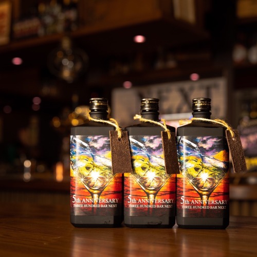 【銀座 BAR 限定ボトルラベル】
ポスターを気に入っていただき、ボトルのデザインにも採用していただきました。